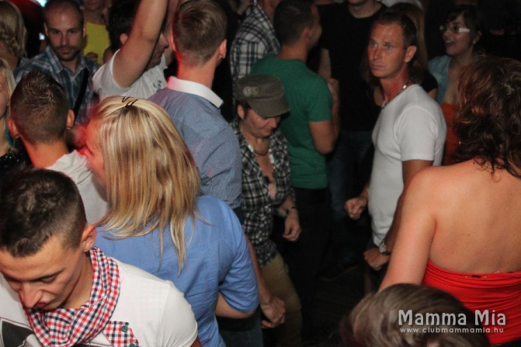 2013.09.13 Péntek Mamma Mia Poppy Fehérnemű bemutató Dj:Ice fotók:árpika