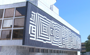 Elhárítják a balesetveszélyt a győri színháznál