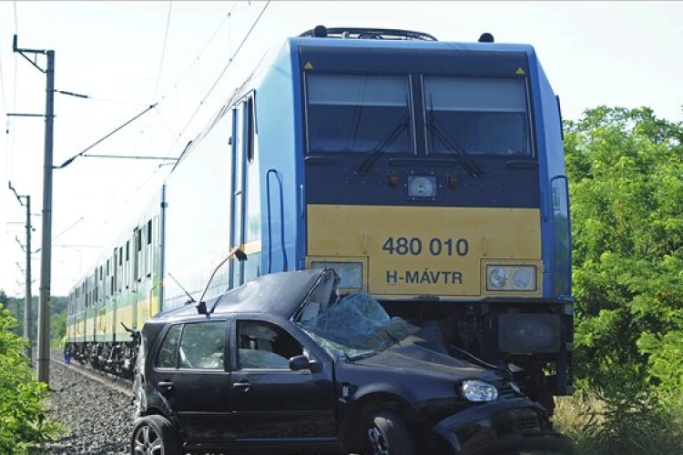 Ketten meghaltak a kópházi vasúti átjárónál történt balesetben - FRISSÍTETT 