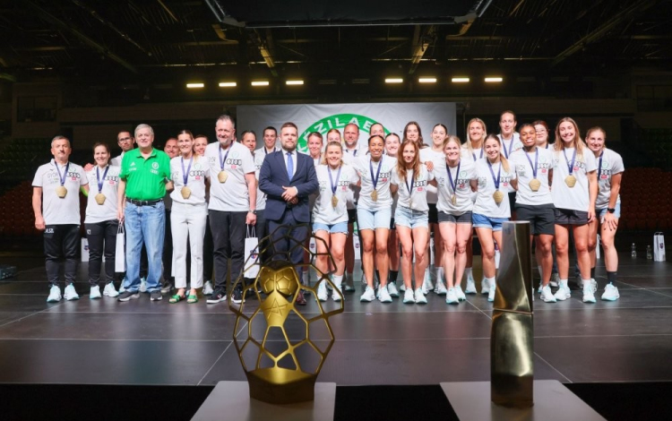 Két kupa idén, jövőre három?