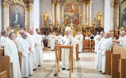 A Szent Mauríciusz Monostor önállóvá vált