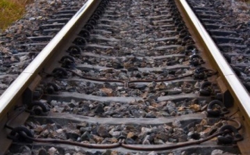 Meghalt az a férfi, akit vonat gázolt el Sopronnál