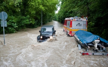 Árvíz - A vártnál gyorsabban árad a Duna Pozsonynál - FOTÓK!