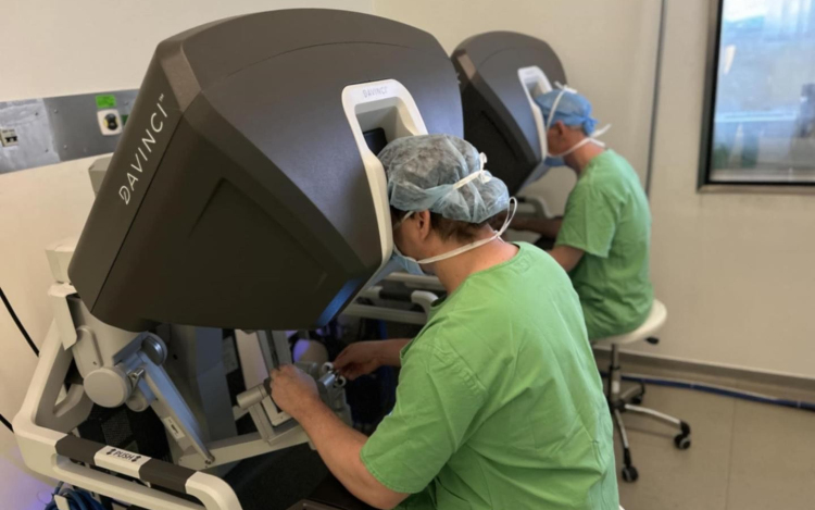 Túl van a 450. műtéten a győri Da Vinci