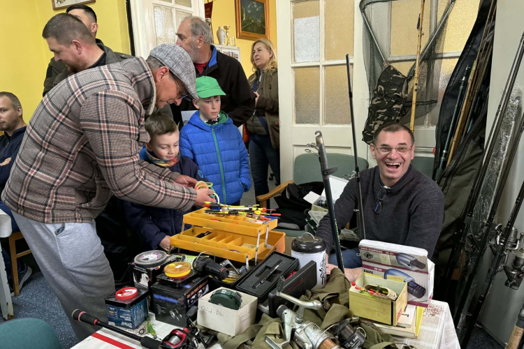 Imádták a horgászok a retró felszereléseket az első börzén