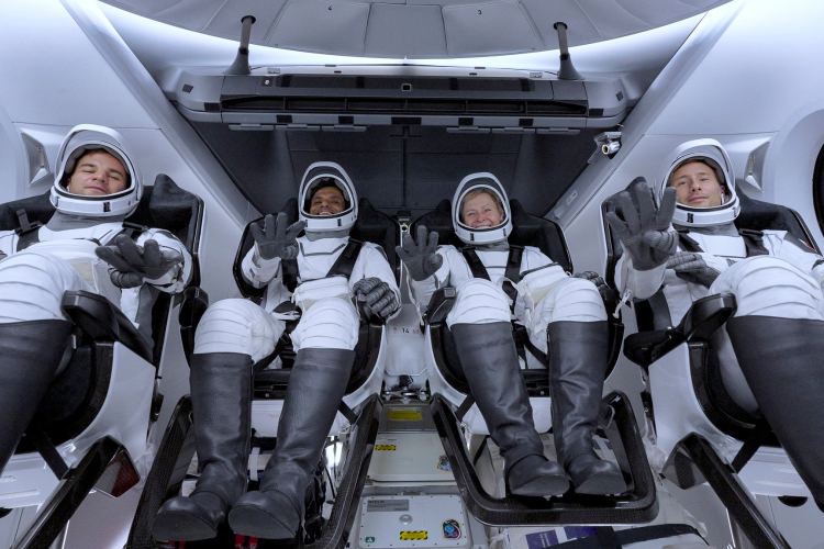 Bejelentkezett az űrből a második magyar űrhajós