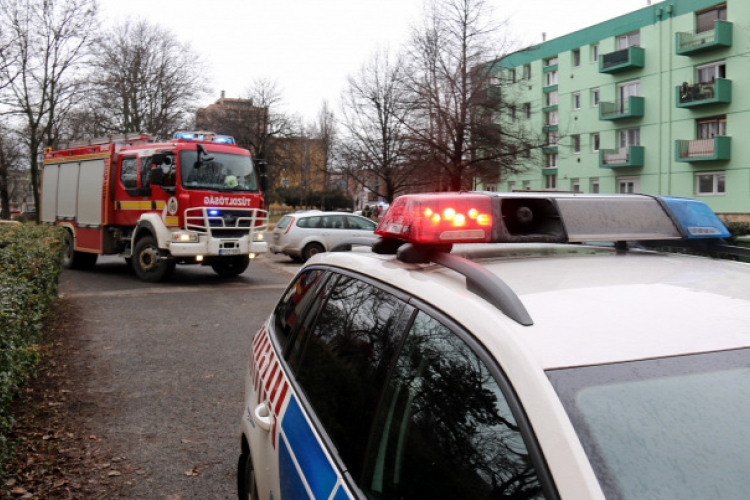 Égő házból mentettek ki egy idős asszonyt Kaposváron 