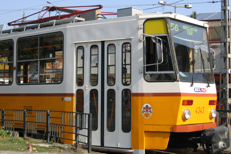Csütörtöktől újra a rendes vonalán jár az 56-os és 61-es villamos