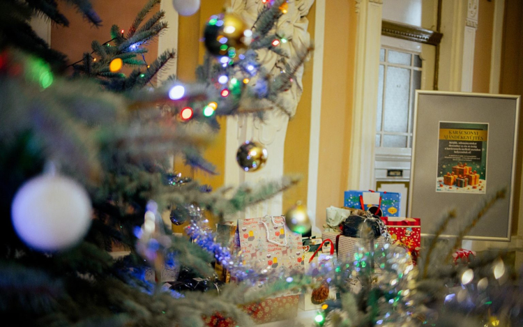 Városházi karácsony: ajándékokat gyűjtöttek