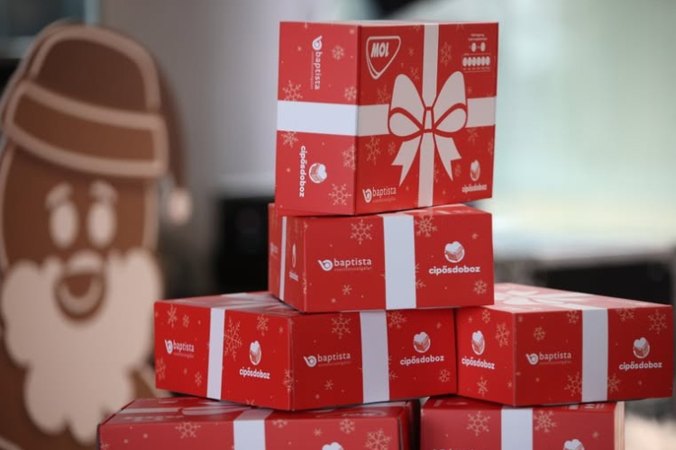 Több mint 62 ezer cipősdoboz ajándékot gyűjtött a Baptista Szeretetszolgálat