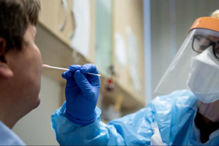 Folyamatosan csökken az új fertőzöttek és a halottak száma