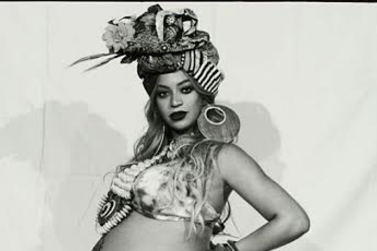 Micsoda fotók! Beyonce babaváró bulit rendezett