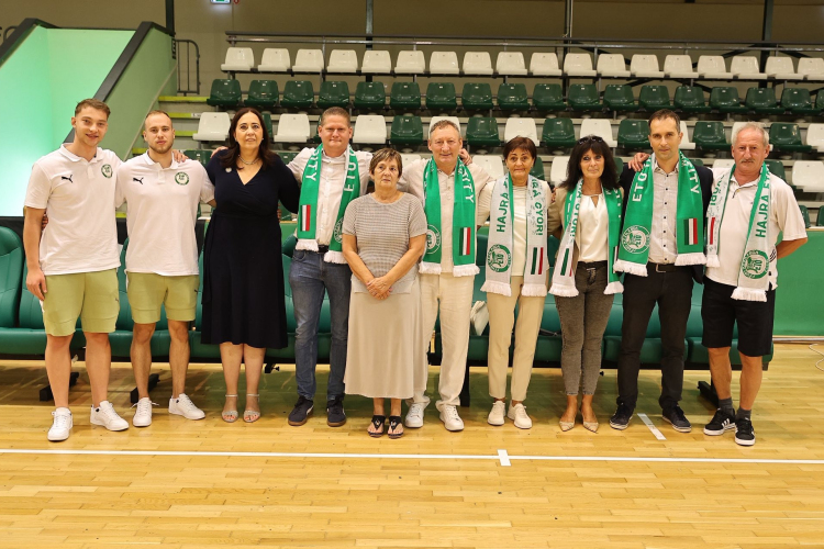 Legendás kézilabdázókról nevezték el a Magvassy Mihály Sportcsarnok szektorait