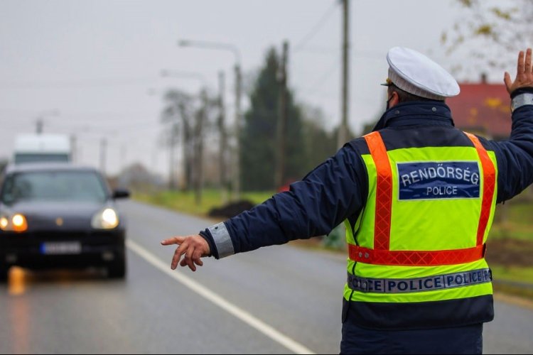 Ellepik a rendőrök az utakat