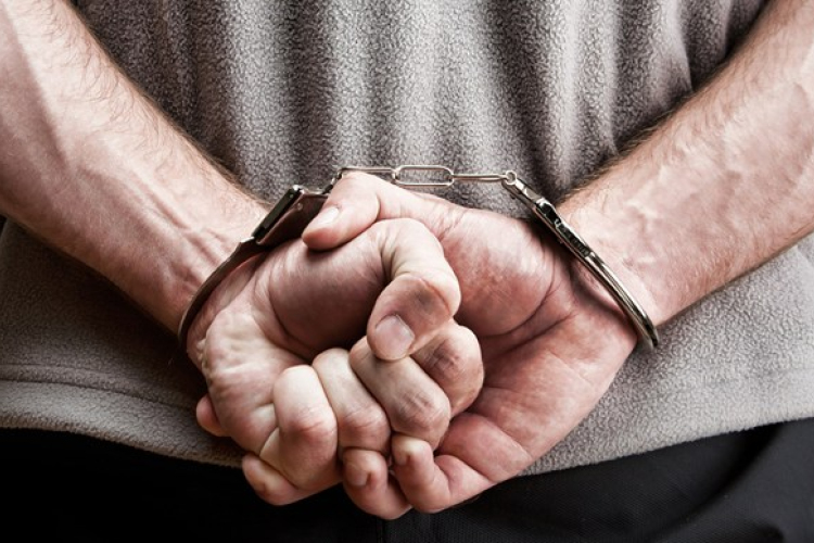 Jogerősen tizenkilenc év fegyház az autóhirdetéses rablónak