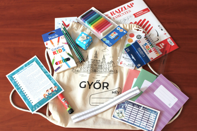 Kiszínezhető tornazsákot és tanszercsomagot kapnak az elsősök Győrben