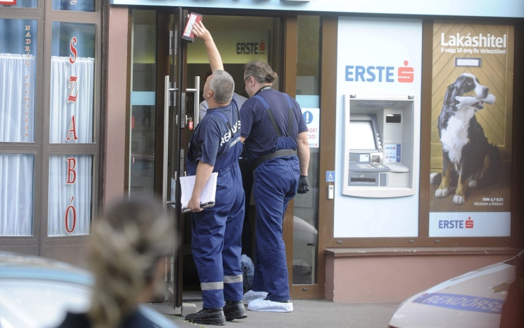 Kiraboltak egy budapesti bankot - VIDEÓVAL