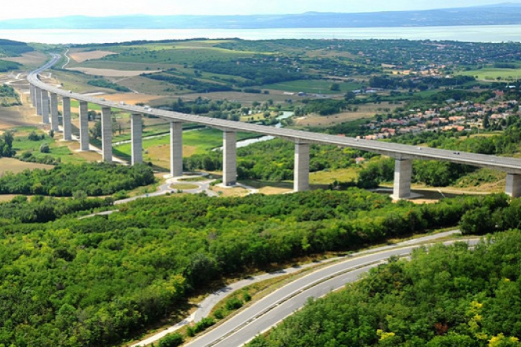 Öngyilkos lett egy fiatal férfi, levetette magát a viaduktról