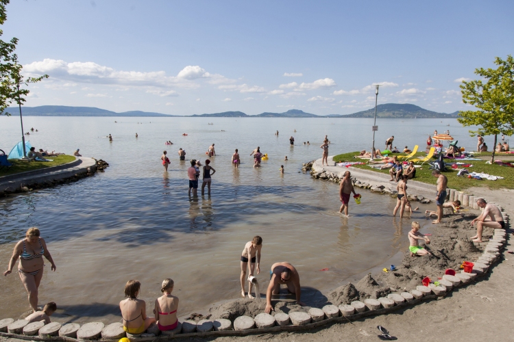 Folytatódnak a strandfejlesztések a Balatonnál