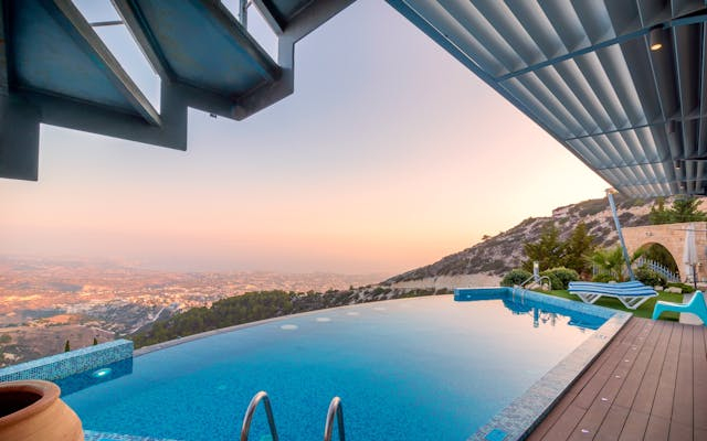 Hogyan spórolhatsz a fűtésen medencefedéssel?