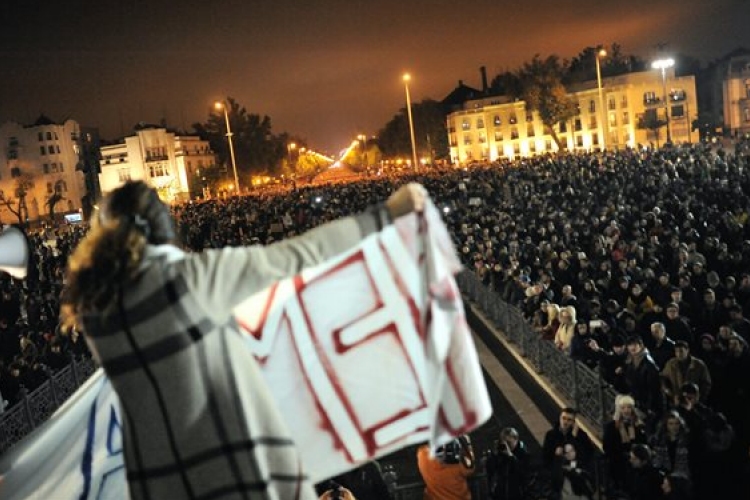 Internetadó elleni tüntetés - Hétfőn nyújtja be javaslatát a Fidesz a felső plafonról