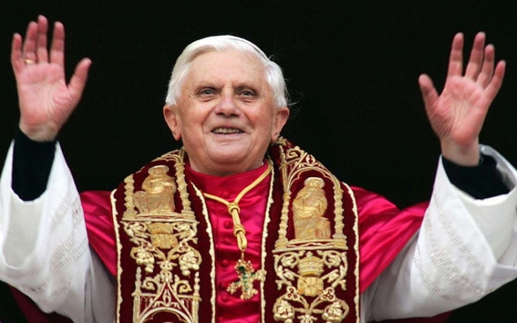 Lemond a pápa - ezúttal nem törik össze a pápai pecsétgyűrűt