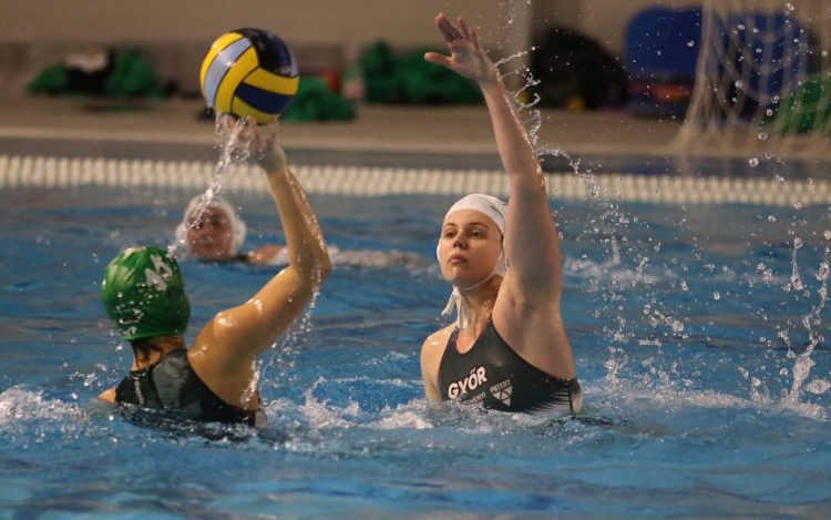 A győri egyetemisták vezetik a női vízilabda bajnokságot