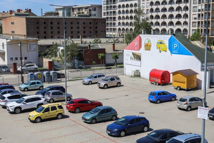 Ingyenes lesz egy ideig a Tarcsay utcai parkoló