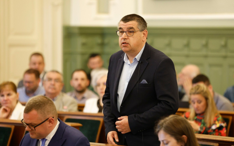 Antal Imre bérlakásán tört ki az újabb vita