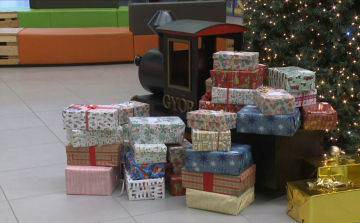 Szeretet cipősdobozokba csomagolva