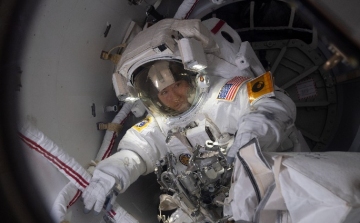 Rekordot döntött az amerikai űrhajósnő