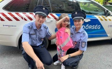 Rendhagyó születésnap várt egy győri kislányra a győri rendőrség jóvoltából