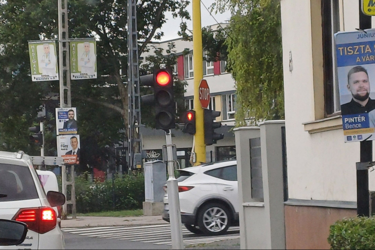 Meddig maradhatnak a plakátok?