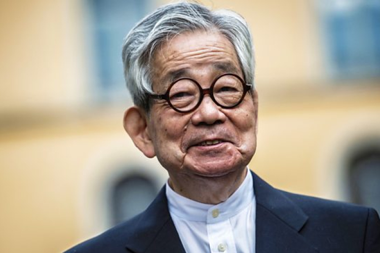 Elhunyt Óe Kenzaburo Nobel-díjas japán író