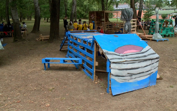 Raklapokból varázsbirodalom