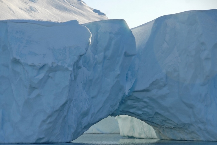 Reped az Antarktisz jege - hatalmas jéghegy készül leválni
