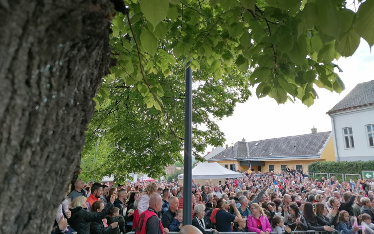 Akkora volt a késés, hogy Pannonhalma felmondta a szerződést