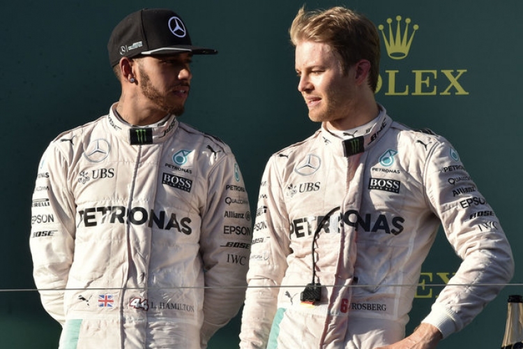 Hamilton felszabadultabb, Rosbergen nagyobb a nyomás