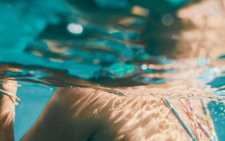 Lehetőleg ne egyszerre töltsük fel a medencét!