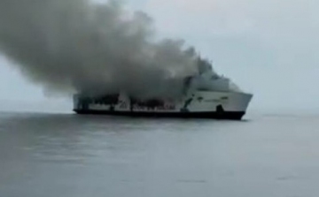 Rengeteg utas eltűnt, miután kigyulladt egy hajó Indonéziában 
