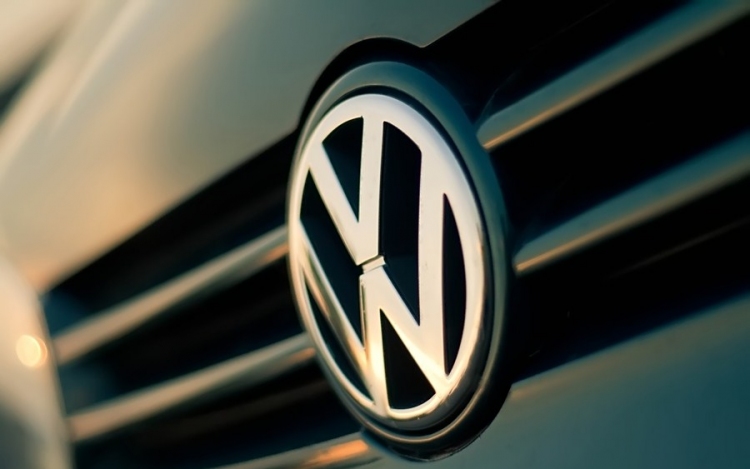 Visszahív 700 ezer autót a Volkswagen
