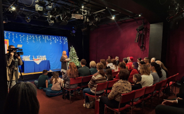 Megható pillanatok a Vaskakasnál: több száz gyermeknek varázsoltak mesét a jószívű felnőttek