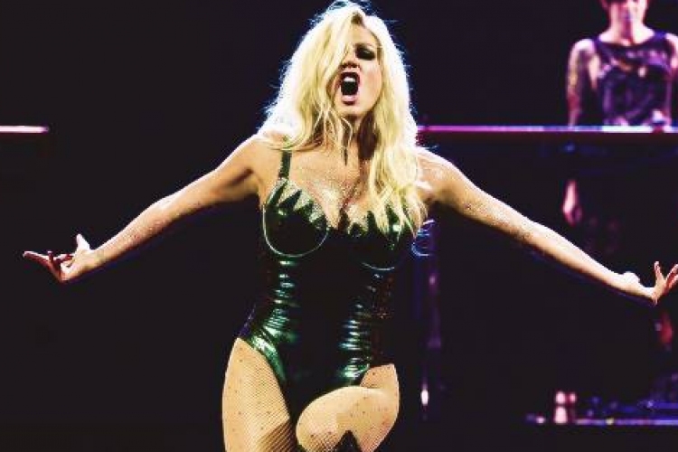 Betiltották Kesha koncertjét