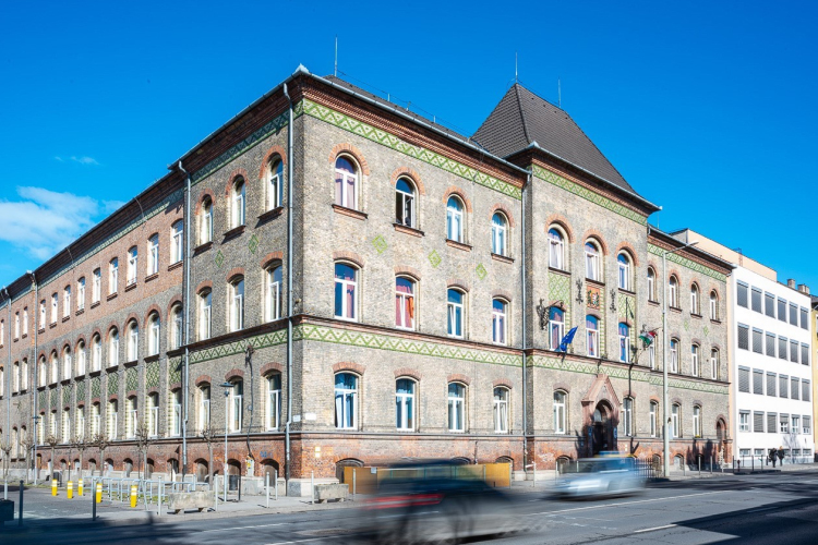 A Széchenyi-egyetem alá tartozik augusztustól a Jedlik-iskola