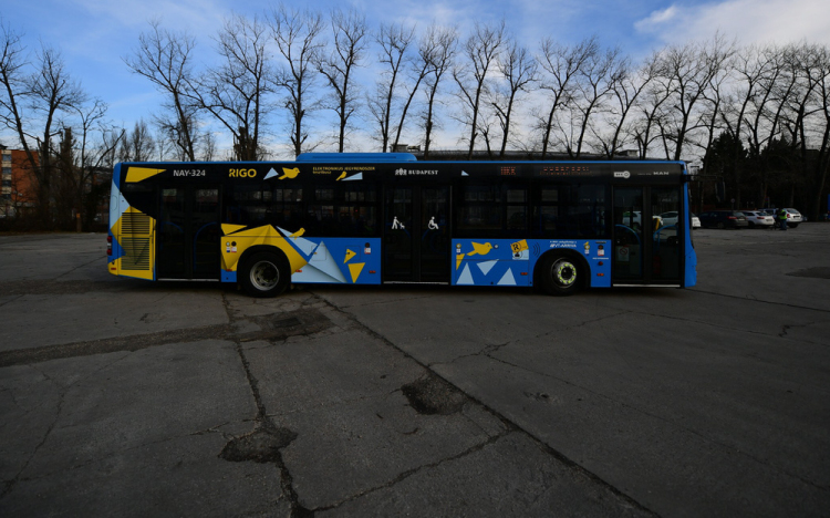 Útjára indul az első Rigó-busz