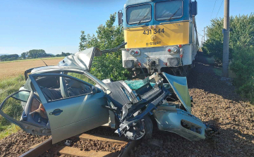 Meghalt a vonattal ütköző autó mindhárom utasa Méránál