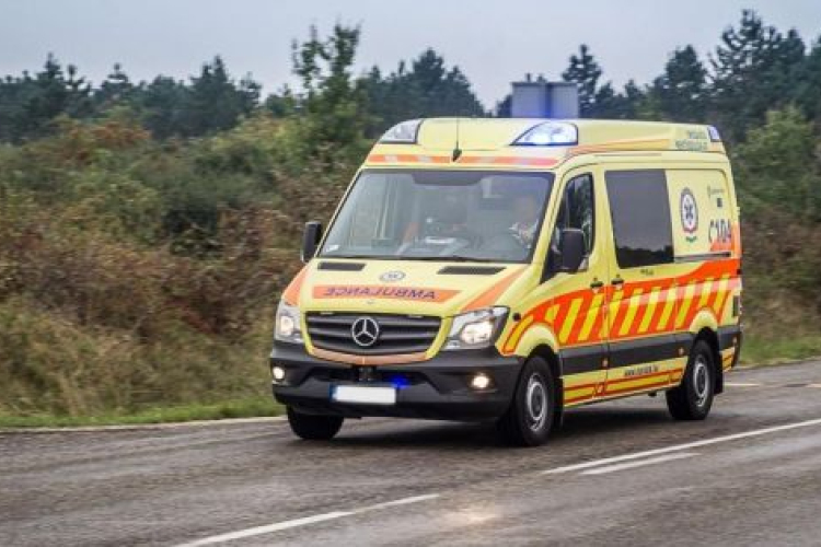 Mentőautóval ütközött egy motoros az M6-os sztrádán 