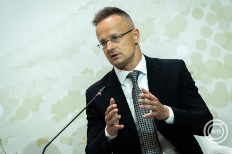 Szijjártó Péter szerint Brüsszel hibája, hogy az USA jelentősen emeli a vámokat