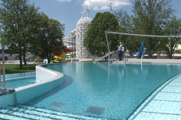Szombaton nyit a vízi élménypark