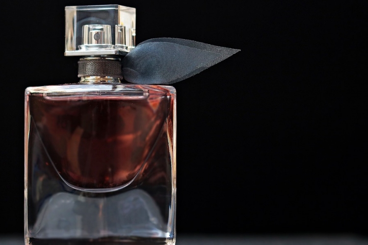 Több tízmillió forint értékben foglalt le hamis parfümöket a NAV